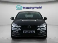 Second-hand Vauxhall Astra Elite 200 CP (147 kW) 2018 Negru Hatchback