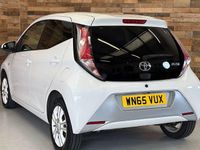 Gebraucht Toyota Aygo X-pure 69 PS (50 kW) 2015 Weiß Kleinwagen