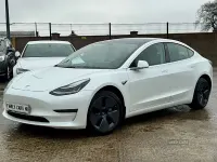 Używany Tesla Model 3 Long Range AWD 366 kW (498 KM) 2019 Biały Sedan/Limuzyna