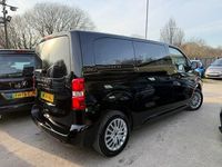 Begagnad Peugeot e-Traveller Active 100 kW (136 HK) 2025 Svart Minibuss