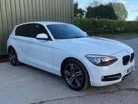 Begagnad BMW 116 Sport Line 2014 Vit Halvkombi
