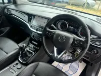 Used Vauxhall Astra Elite 200 HP (147 kW) 2016 White Estate