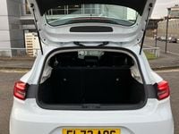 Used Renault Clio V Iconic 90 HP (66 kW) 2022 White Hatchback