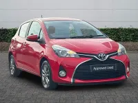 Used Toyota Yaris 99 HP (72 kW) 2015 Red Hatchback