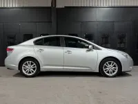 Usado Toyota Avensis 147 HP (108 kW) 2010 Prateado Sedan