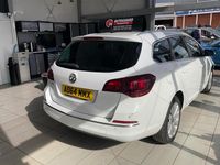 Used Vauxhall Astra Elite 2014 White Estate