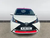 Usado Toyota Aygo x-press 69 HP (50 kW) 2018 Branco Citadino