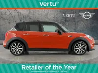 Usado Mini Cooper Hatch 136 CV (100 kW) 2018 Naranja Utilitario