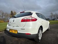 Used Renault Mégane III Dynamique 110 HP (80 kW) 2012 White Hatchback
