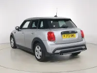 Usado Mini Cooper Classic 134 HP (98 kW) 2022 Prateado Citadino