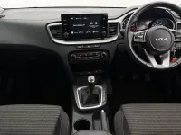 Usado Kia Ceed 158 HP (116 kW) 2023 Cinzento Citadino