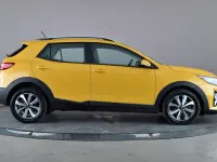 Usado Kia Stonic 99 CV (72 kW) 2022 Amarillo SUV