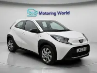 Usado Toyota Aygo X PURE 72 CV (52 kW) 2022 Blanco SUV