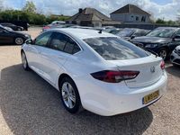 Used Vauxhall Insignia SRi 140 HP (102 kW) 2019 White Hatchback