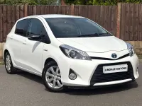 Używany Toyota Yaris Hybrid Plus 2014 Biały Hatchback
