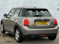 Usado Mini Cooper Classic 134 HP (98 kW) 2020 Prateado Citadino