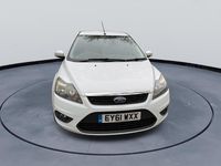 Used Ford Focus Zetec 110 HP (80 kW) 2011 White Hatchback