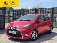 Gebraucht Toyota Yaris Hybrid 101 PS (74 kW) 2015 Rot Kleinwagen