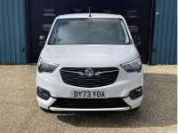 Begagnad Vauxhall Combo 100 HK (73 kW) 2023 Vit Minibuss
