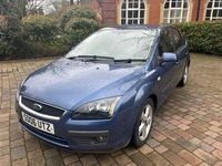 Begagnad Ford Focus Zetec 2006 Blå Halvkombi
