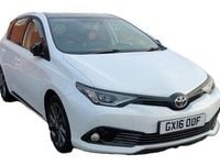 Used Toyota Auris Hybrid 136 HP (100 kW) 2016 White Hatchback