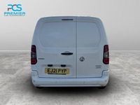 Second-hand Vauxhall Combo Sportive 100 CP (73 kW) 2021 Alb Monovolum
