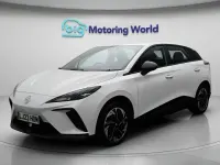 Używany MG MG4 EV SE 150 kW (204 KM) 2023 Biały Hatchback