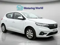 Usado Dacia Sandero Comfort 91 CV (66 kW) 2021 Blanco Utilitario