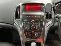 Second-hand Vauxhall Astra Elite 2011 Alb Hatchback