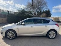 Used Vauxhall Astra Excite 115 HP (84 kW) 2014 Silver Hatchback