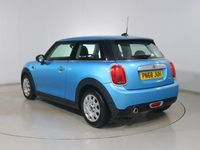 Begagnad Mini ONE Hatch 2018 Blå Halvkombi