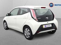Used Toyota Aygo X-play 69 HP (50 kW) 2018 White Hatchback