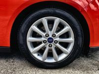Begagnad Ford Focus Titanium 2018 Röd Halvkombi