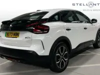 Begagnad Citroën e-C4 98 kW (134 HK) 2023 Vit Halvkombi