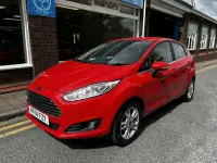 Usado Ford Fiesta Zetec 82 HP (60 kW) 2014 Vermelho Citadino