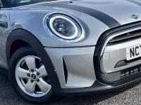 Usado Mini Cooper Classic 136 HP (100 kW) 2024 Prateado Citadino