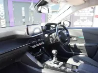Used Peugeot 208 Allure Premium 99 HP (72 kW) 2020 White Hatchback