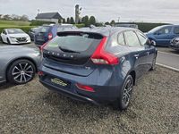 Used Volvo V40 Momentum 122 HP (89 kW) 2018 Blue Hatchback