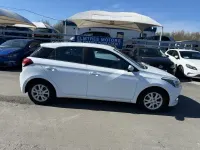 Begagnad Hyundai i20 SE 84 HK (61 kW) 2017 Vit Halvkombi