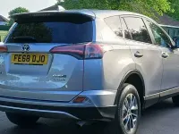 Usado Toyota RAV4 197 HP (144 kW) 2018 Prateado SUV