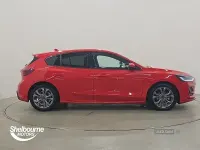Used Ford Focus ST-Line 125 HP (91 kW) 2023 Red Hatchback