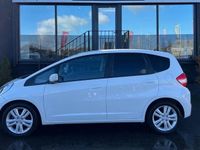 Używany Honda Jazz ES 99 KM (72 kW) 2015 Biały Hatchback