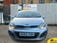 Używany Kia Rio 84 KM (61 kW) 2012 Srebrny Hatchback