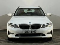 Begagnad BMW 330e Impressive 2021 Vit Kombi