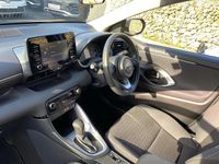 Used Toyota Yaris Hybrid 113 HP (83 kW) 2023 White Hatchback