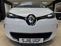 Used Renault Zoe Dynamique 64 kW (88 HP) 2016 White Hatchback