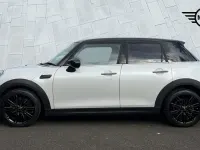 Używany Mini Cooper Exclusive 134 KM (98 kW) 2023 Biały Hatchback