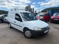 Usado Vauxhall Combo 75 HP (55 kW) 2007 Branco Monovolume