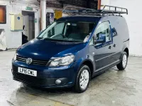 Begagnad VW Caddy Highline 102 HK (75 kW) 2015 Blå Minibuss