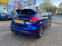 Used Ford Focus ST 250 HP (183 kW) 2017 Blue Hatchback
